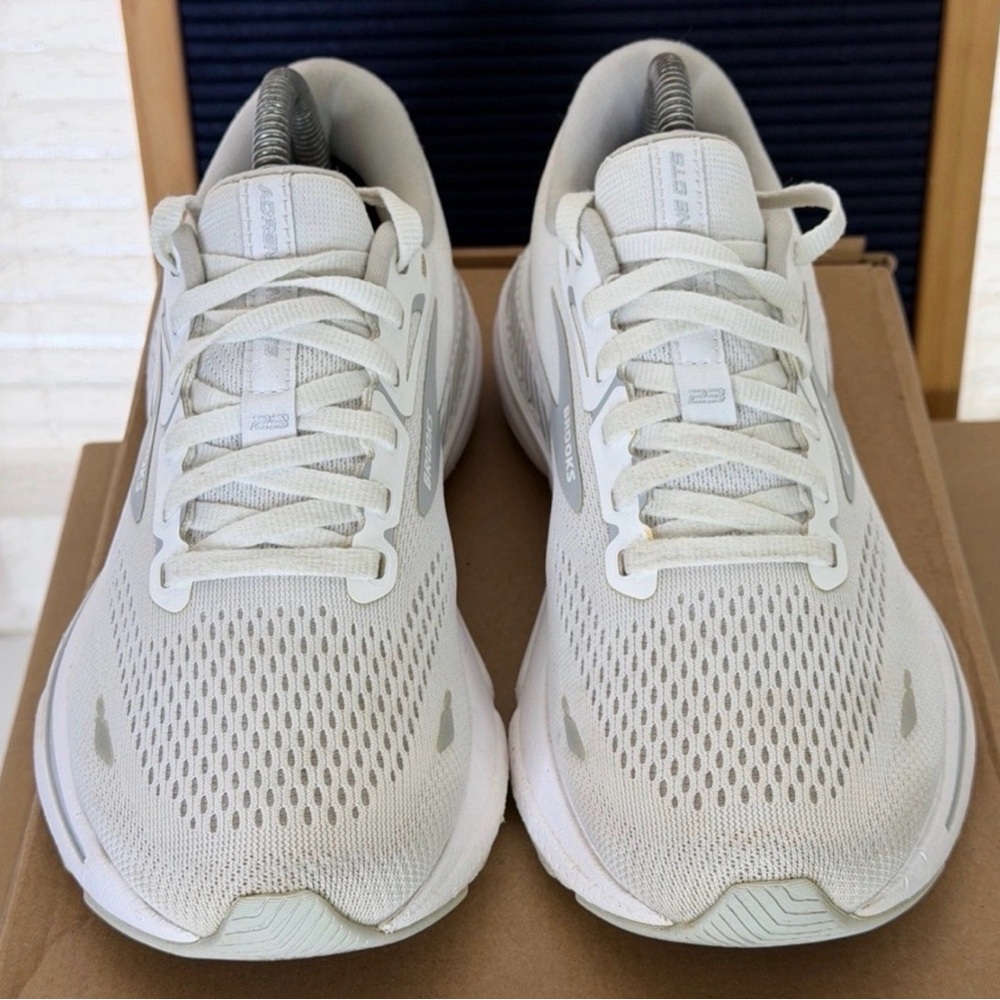 ⭐️ Brooks Adrenaline GTS 23 Running Shoes Women Size 7.5 B White (B15) - Picture 3 of 12